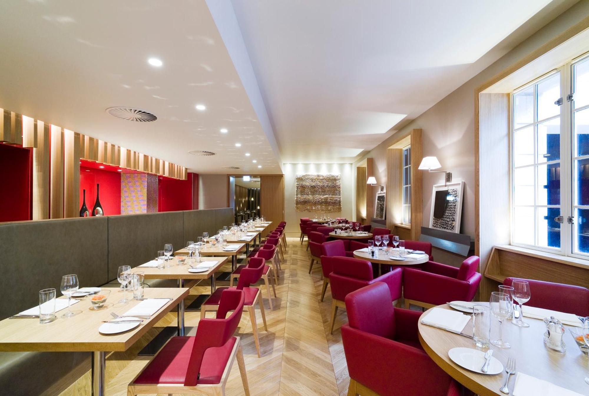 Отель Apex Temple Court 4*